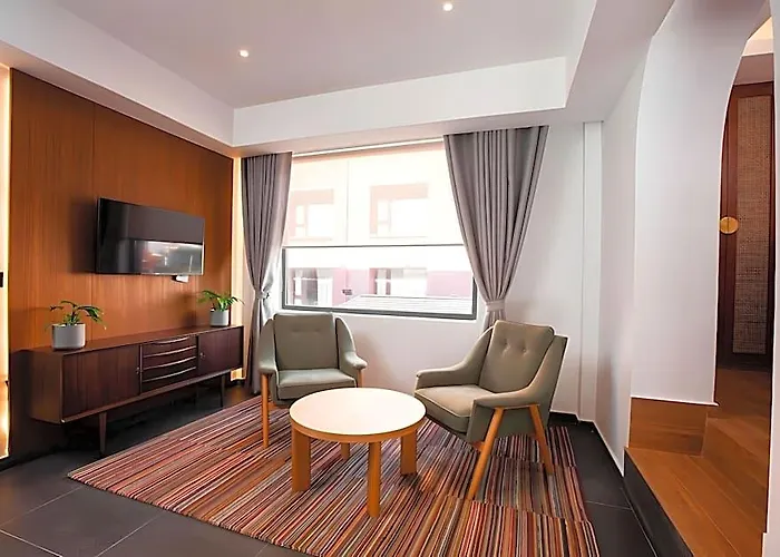 Hotel Nomad